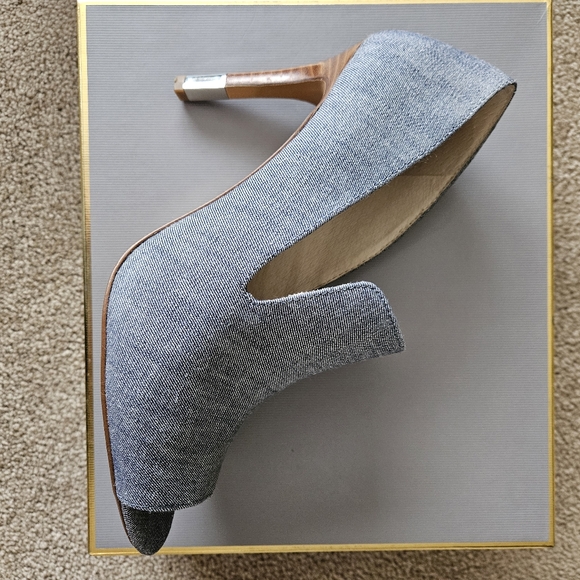 Louise et Cie Peep Toe Heels - Picture 2 of 4